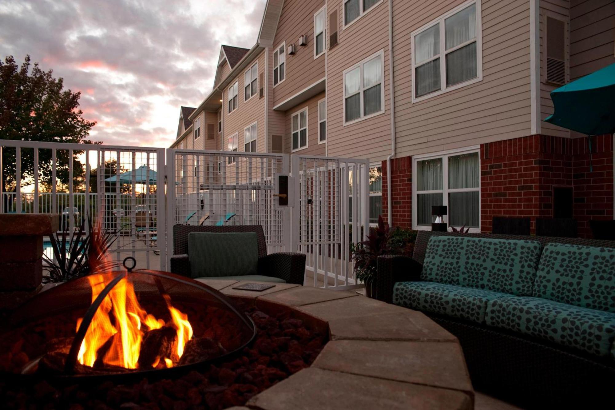 Hotel By Marriott Grand Rapids West 3*