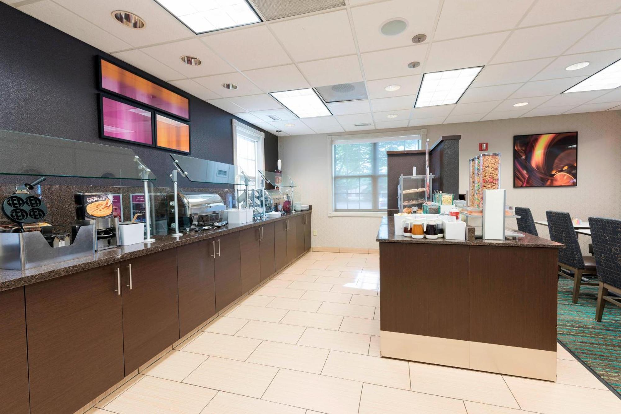By Marriott Grand Rapids West 3*